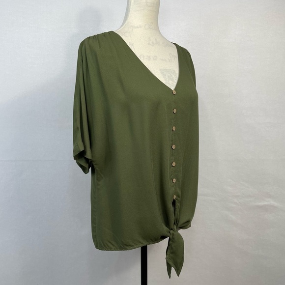 HARPER by Francesca’s Tie Front Top - Large - Picture 5 of 16